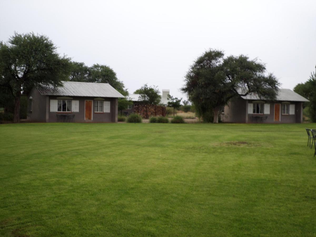 Out Of Nature Country Lodge Windhoek Esterno foto
