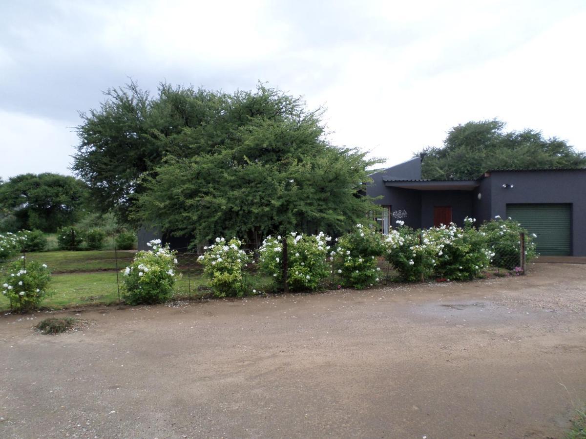 Out Of Nature Country Lodge Windhoek Esterno foto